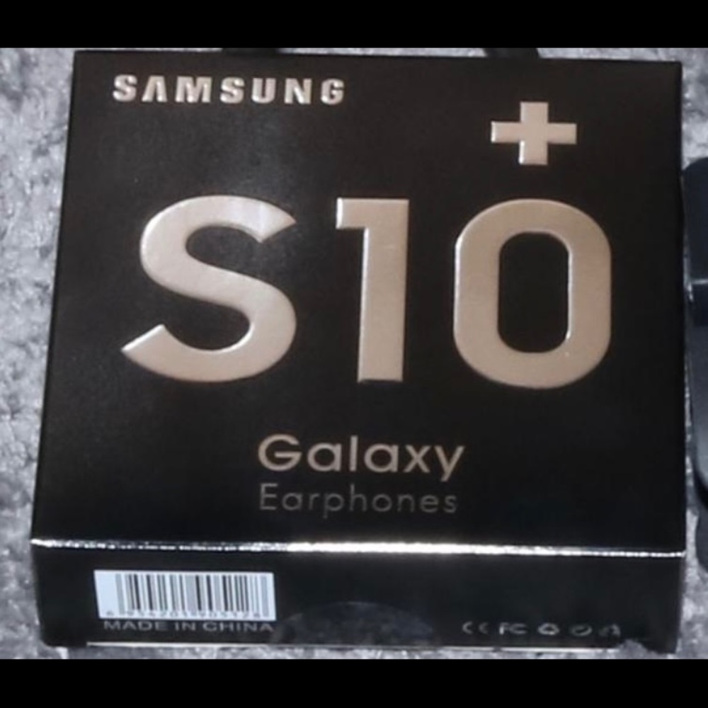 New in box s10+. Earphones